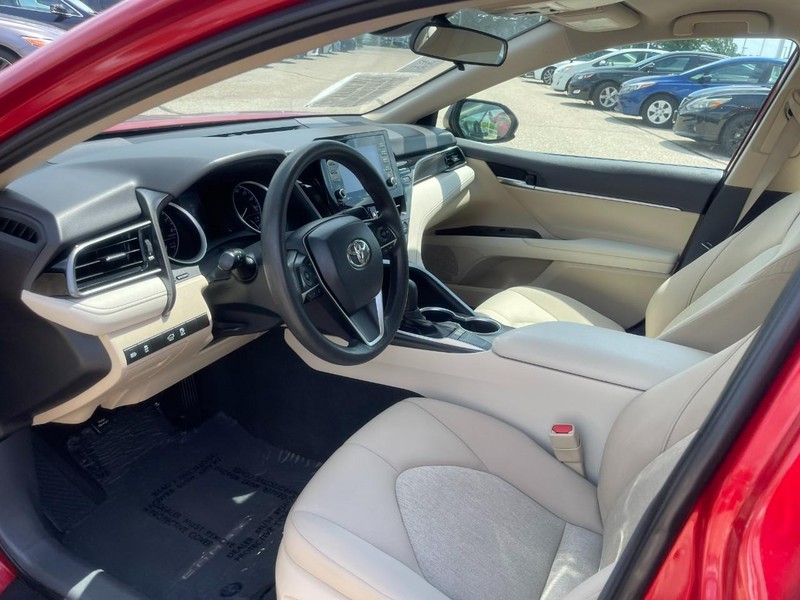 Toyota Camry Vehicle Image 18