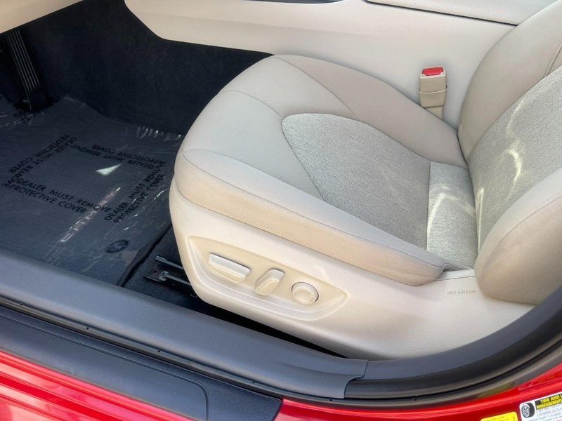 Toyota Camry Vehicle Image 19