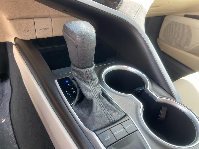 Toyota Camry Vehicle Image 28
