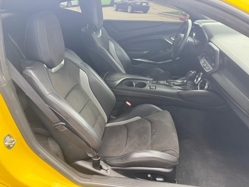 Chevrolet Camaro Vehicle Image 12