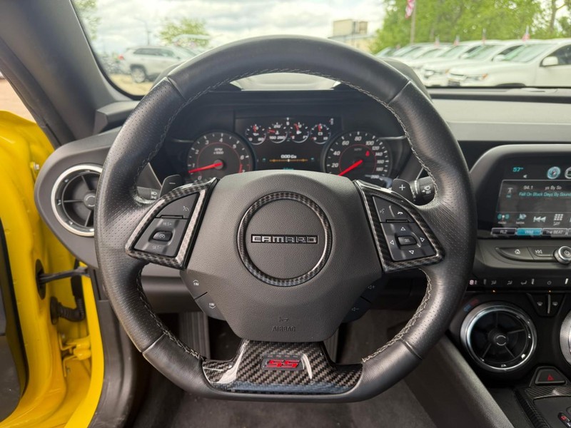 Chevrolet Camaro Vehicle Image 14