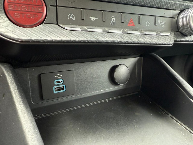 Ford Mustang Vehicle Image 24