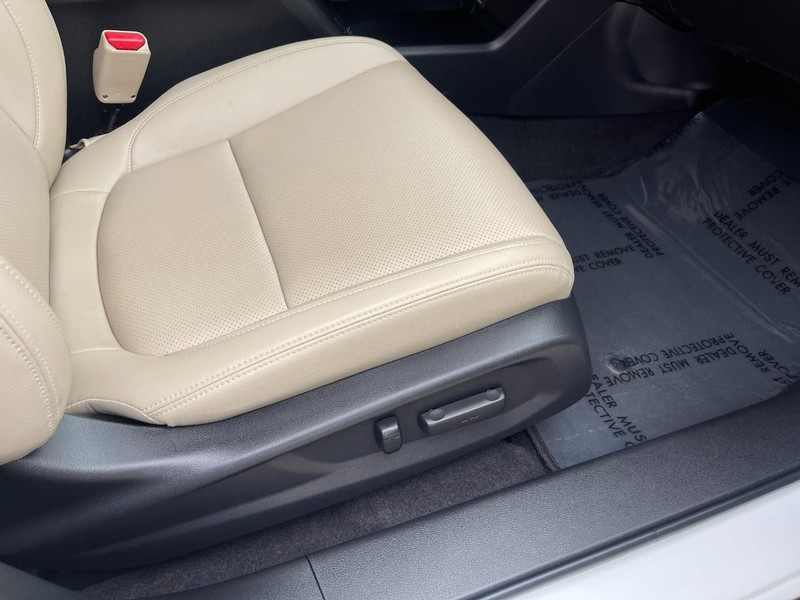 Honda Clarity Plug-In Hybrid Vehicle Image 12