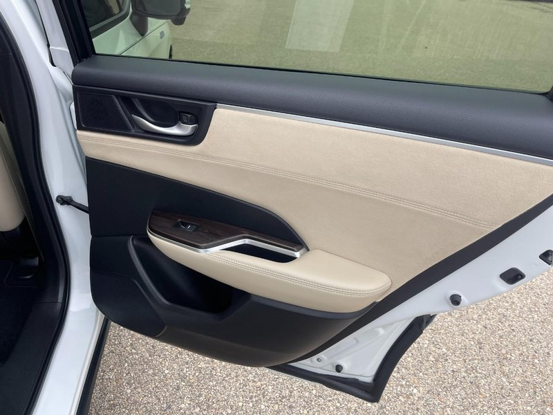 Honda Clarity Plug-In Hybrid Vehicle Image 16