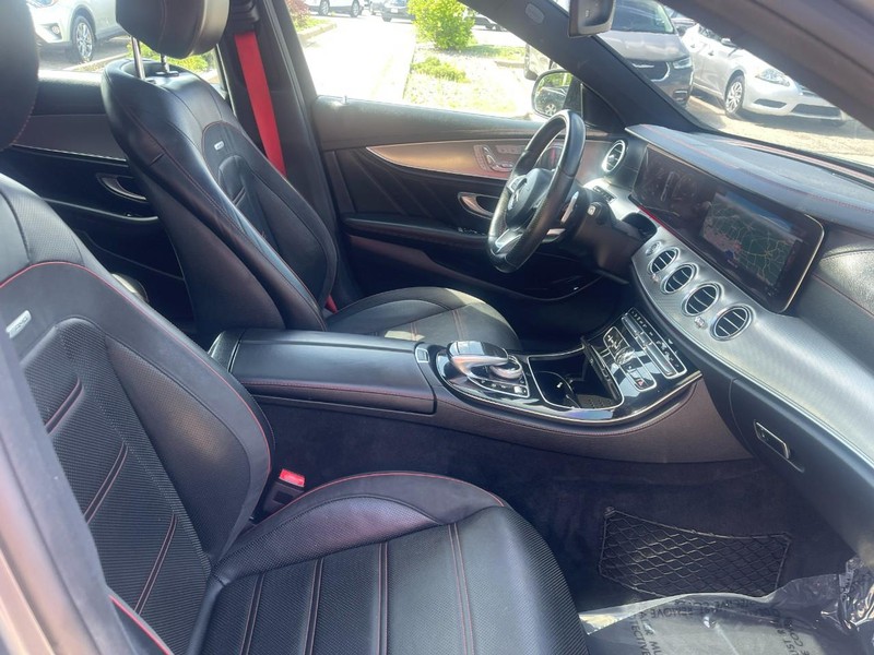 Mercedes-Benz E-Class Vehicle Image 11