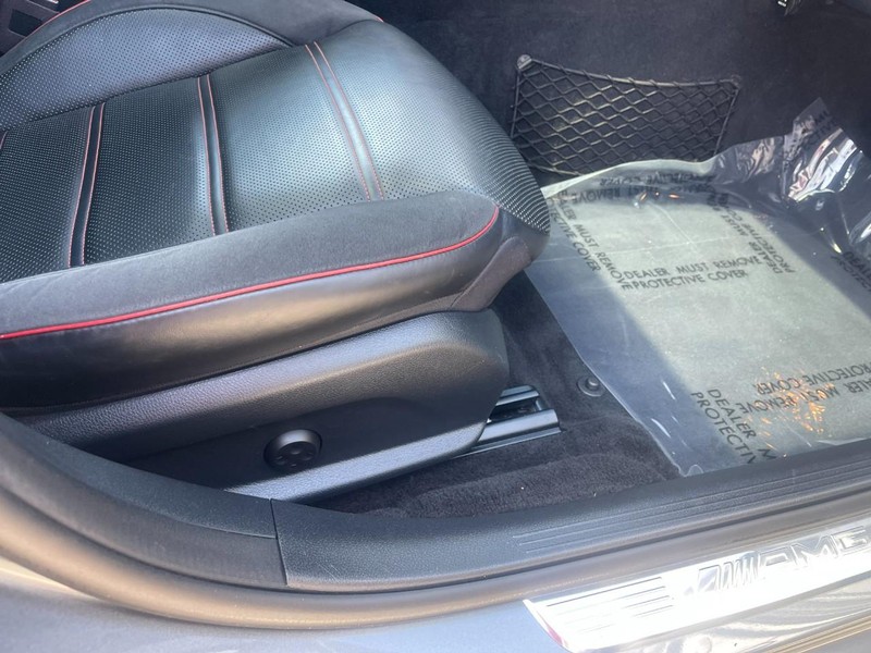 Mercedes-Benz E-Class Vehicle Image 12