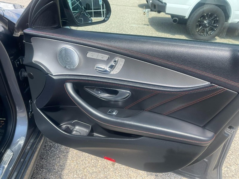 Mercedes-Benz E-Class Vehicle Image 13