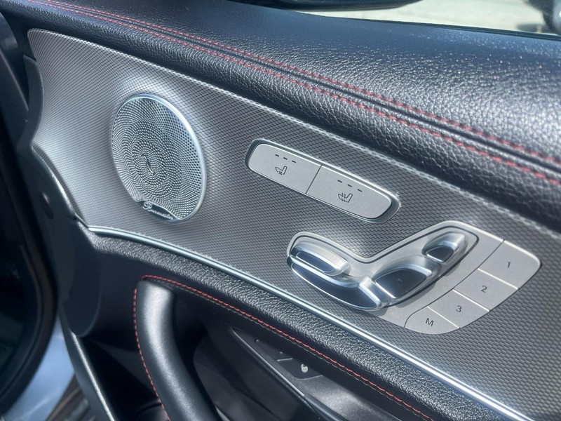 Mercedes-Benz E-Class Vehicle Image 14