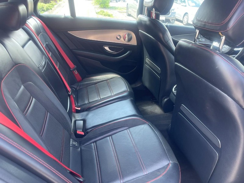 Mercedes-Benz E-Class Vehicle Image 15