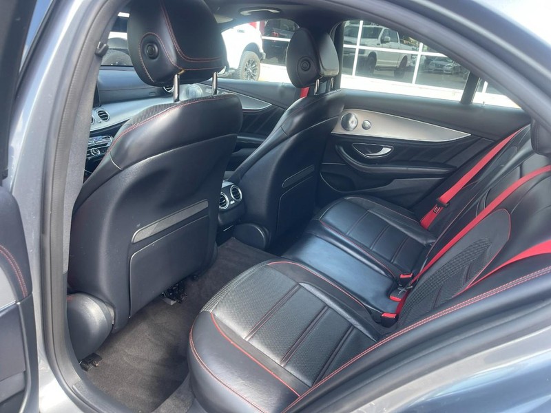 Mercedes-Benz E-Class Vehicle Image 20