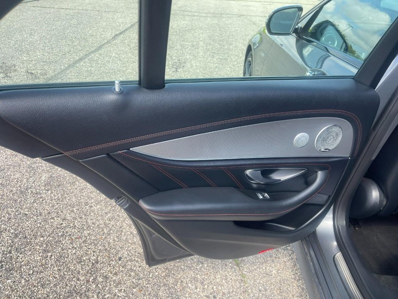 Mercedes-Benz E-Class Vehicle Image 21