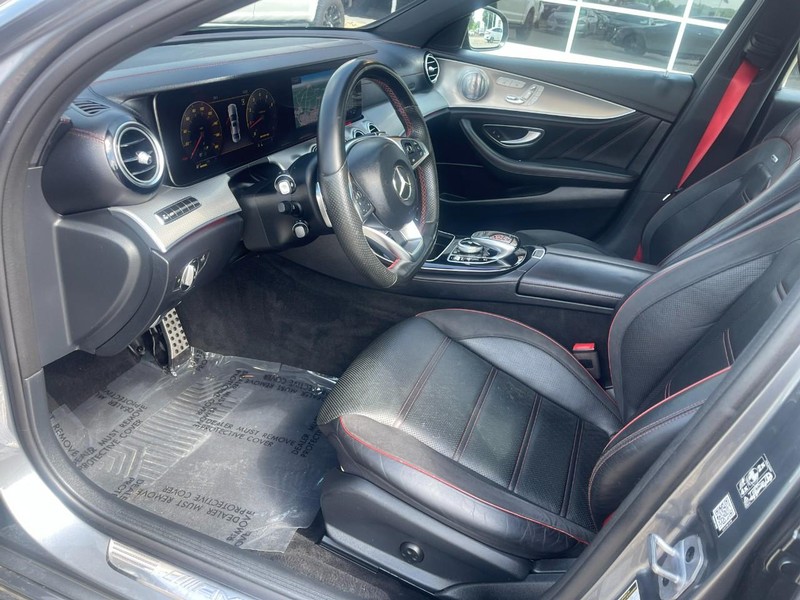 Mercedes-Benz E-Class Vehicle Image 22
