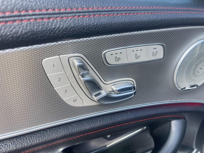 Mercedes-Benz E-Class Vehicle Image 24