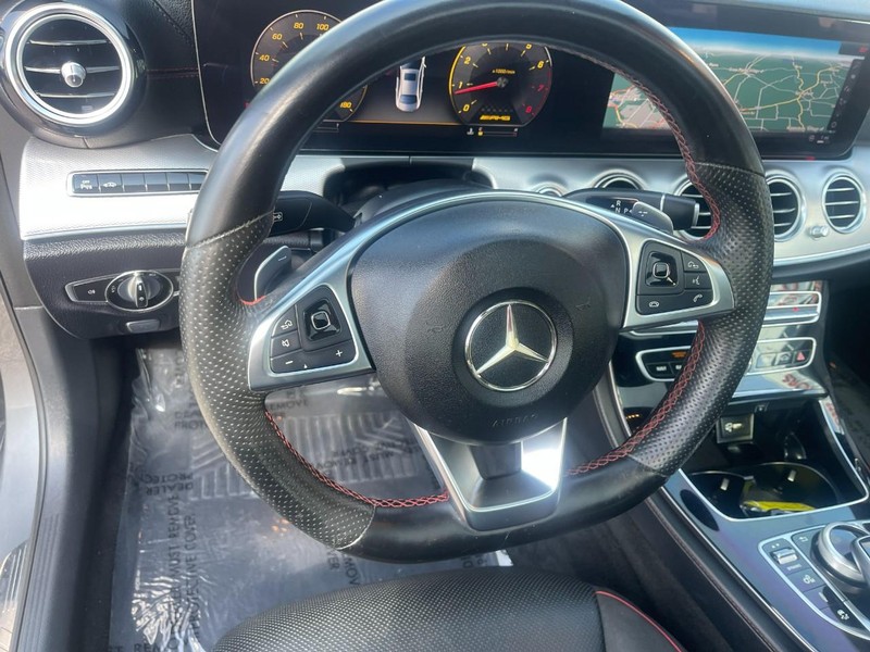 Mercedes-Benz E-Class Vehicle Image 27