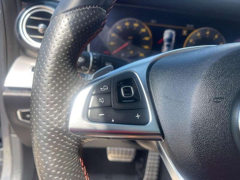 Mercedes-Benz E-Class Vehicle Image 28