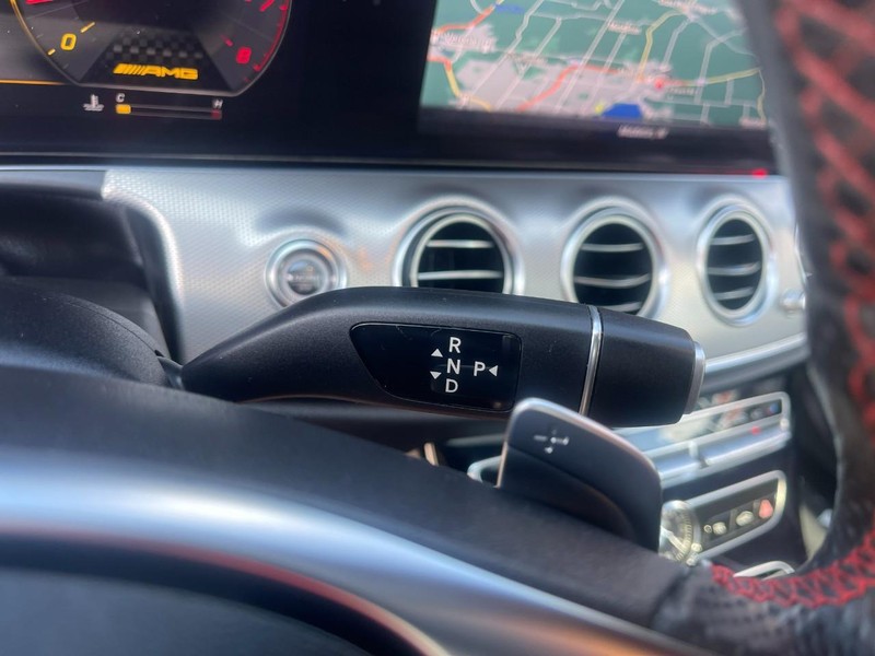 Mercedes-Benz E-Class Vehicle Image 31
