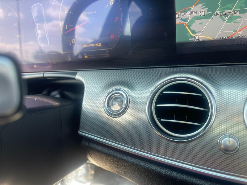 Mercedes-Benz E-Class Vehicle Image 32