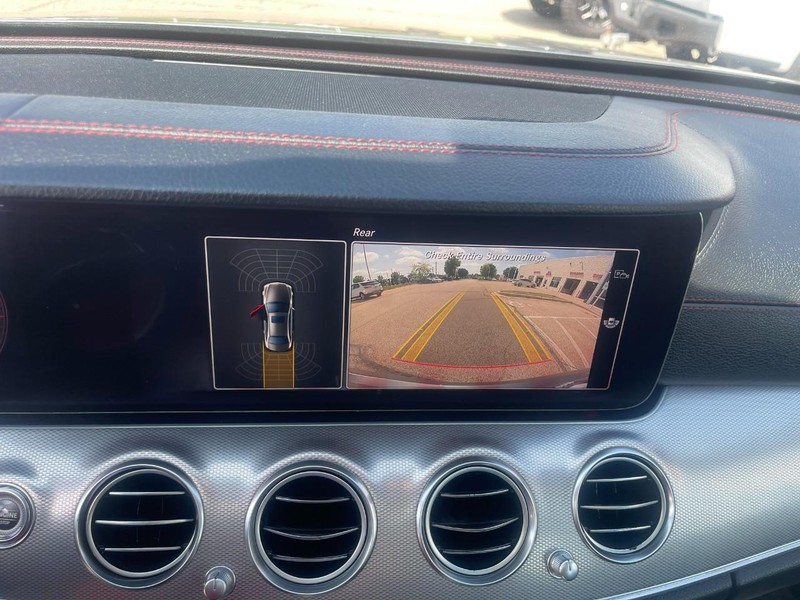 Mercedes-Benz E-Class Vehicle Image 35