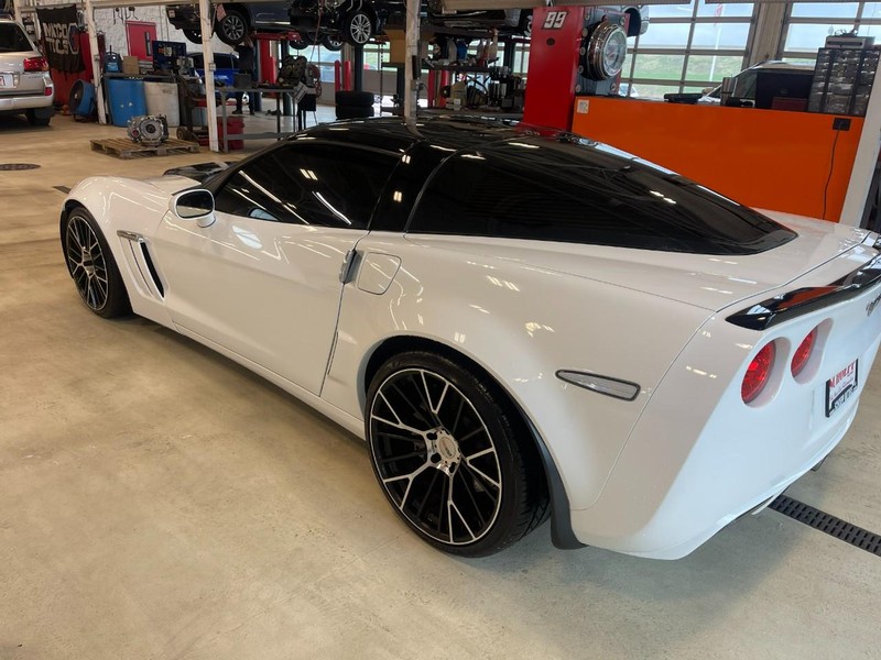 Chevrolet Corvette Vehicle Image 04