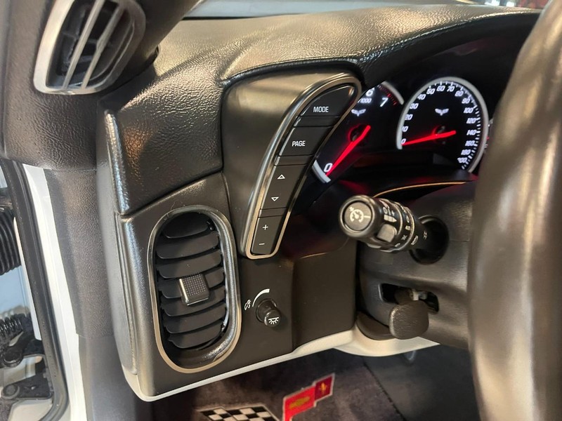 Chevrolet Corvette Vehicle Image 19