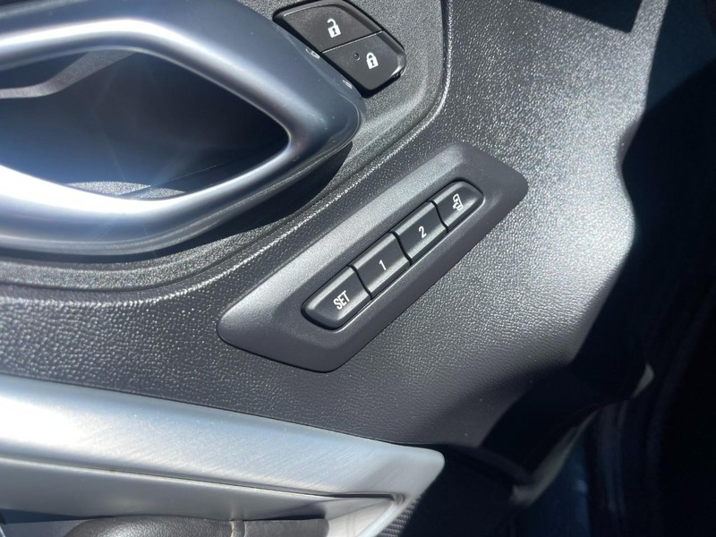 Chevrolet Camaro Vehicle Image 19