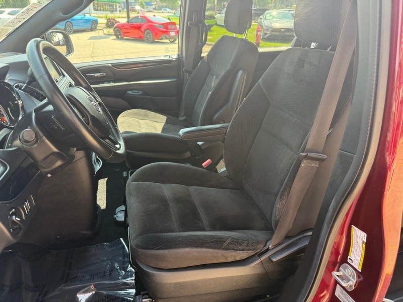 Dodge Grand Caravan Vehicle Image 09