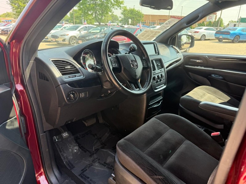 Dodge Grand Caravan Vehicle Image 10
