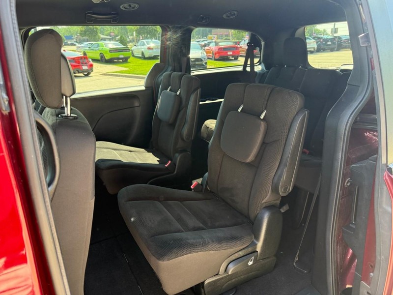 Dodge Grand Caravan Vehicle Image 11