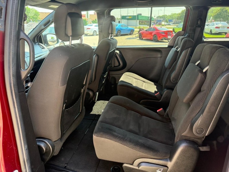 Dodge Grand Caravan Vehicle Image 12
