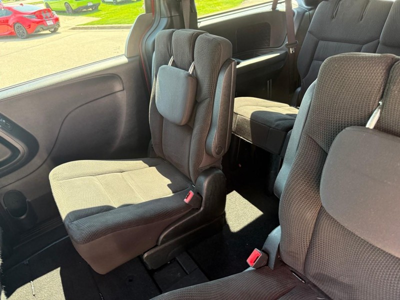 Dodge Grand Caravan Vehicle Image 13