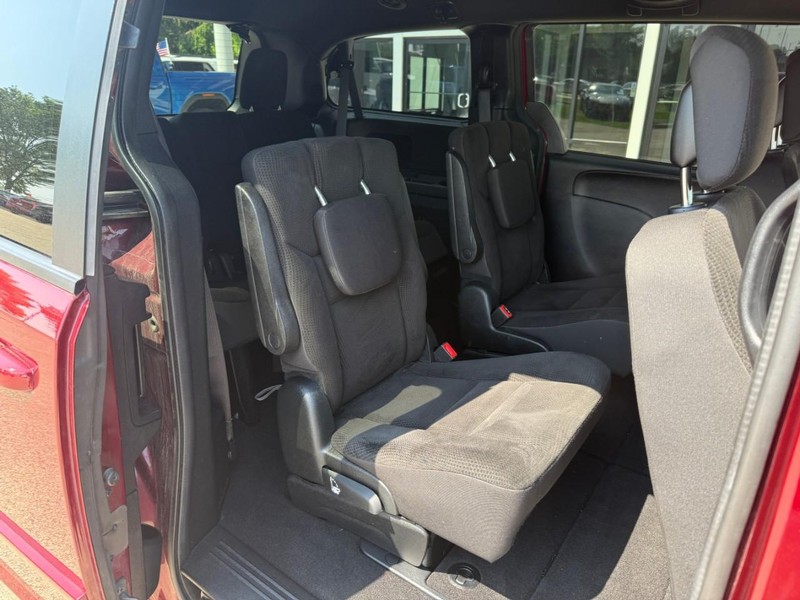 Dodge Grand Caravan Vehicle Image 16