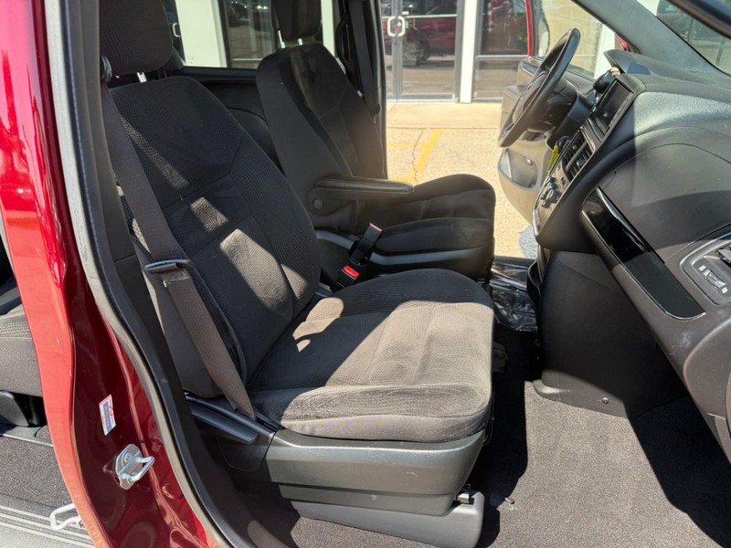 Dodge Grand Caravan Vehicle Image 18