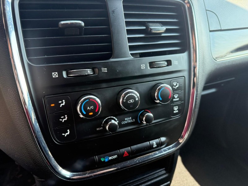 Dodge Grand Caravan Vehicle Image 25