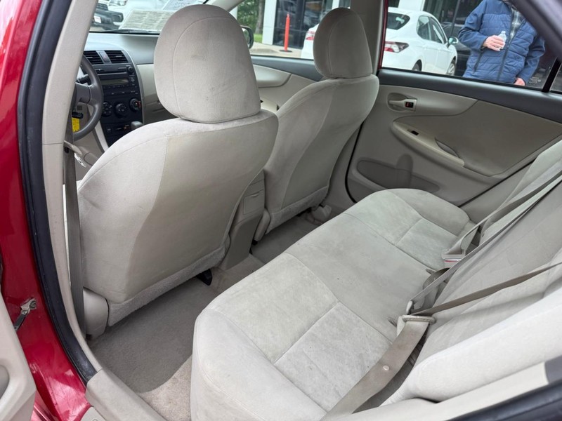 Toyota Corolla Vehicle Image 12