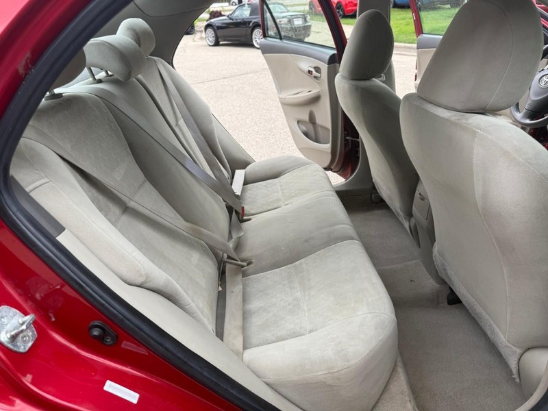 Toyota Corolla Vehicle Image 13