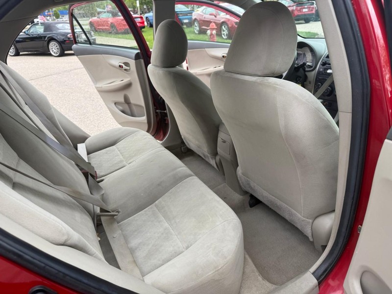 Toyota Corolla Vehicle Image 14