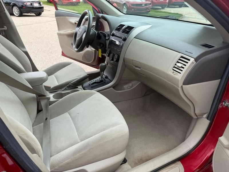 Toyota Corolla Vehicle Image 16