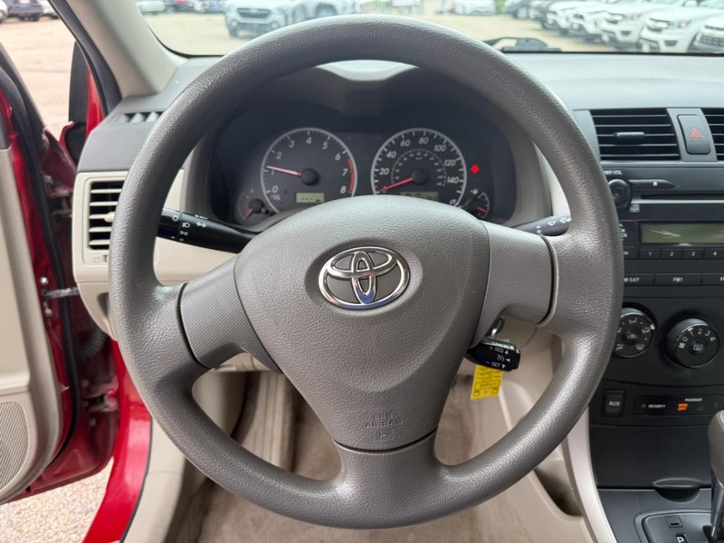Toyota Corolla Vehicle Image 18