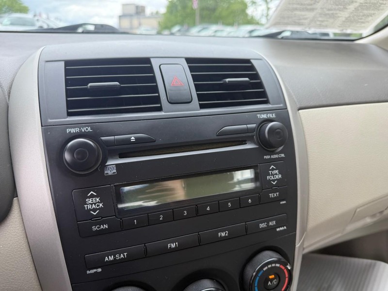 Toyota Corolla Vehicle Image 22
