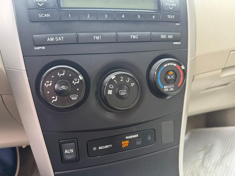 Toyota Corolla Vehicle Image 24