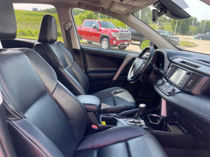 Toyota RAV4 Vehicle Image 10