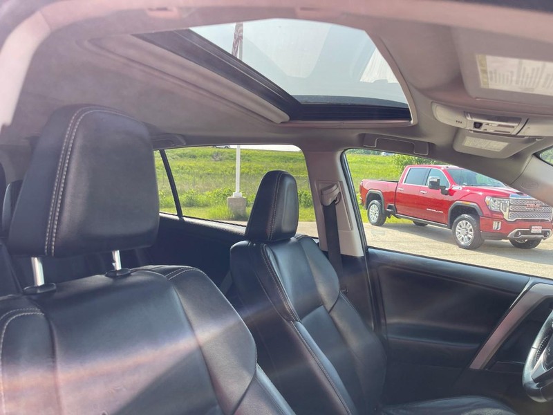 Toyota RAV4 Vehicle Image 11
