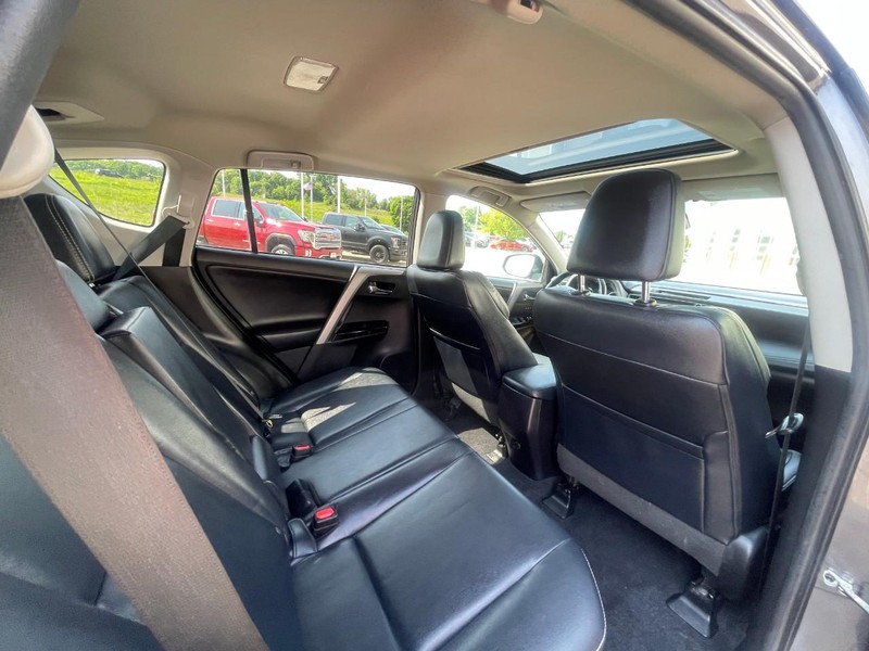 Toyota RAV4 Vehicle Image 14