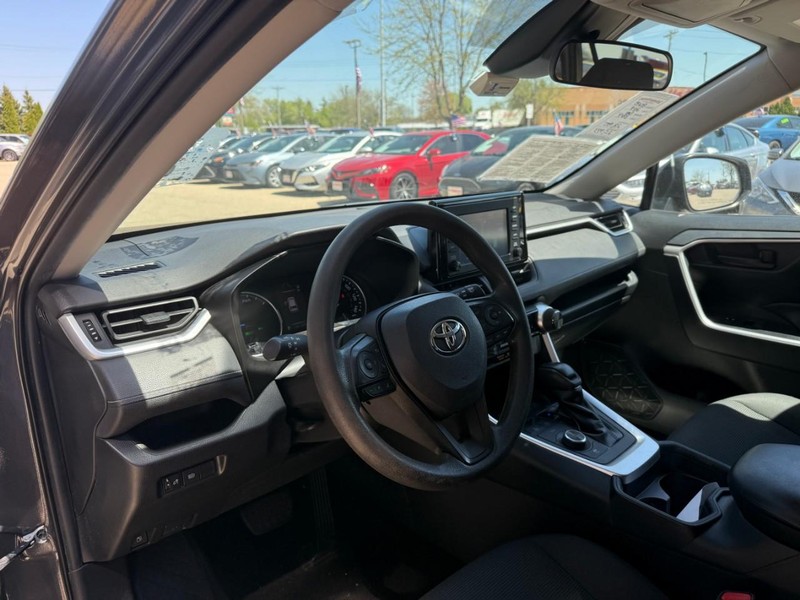 Toyota RAV4 Hybrid Vehicle Image 10