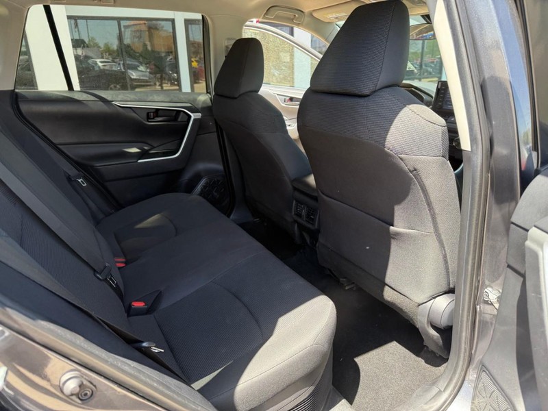 Toyota RAV4 Hybrid Vehicle Image 15