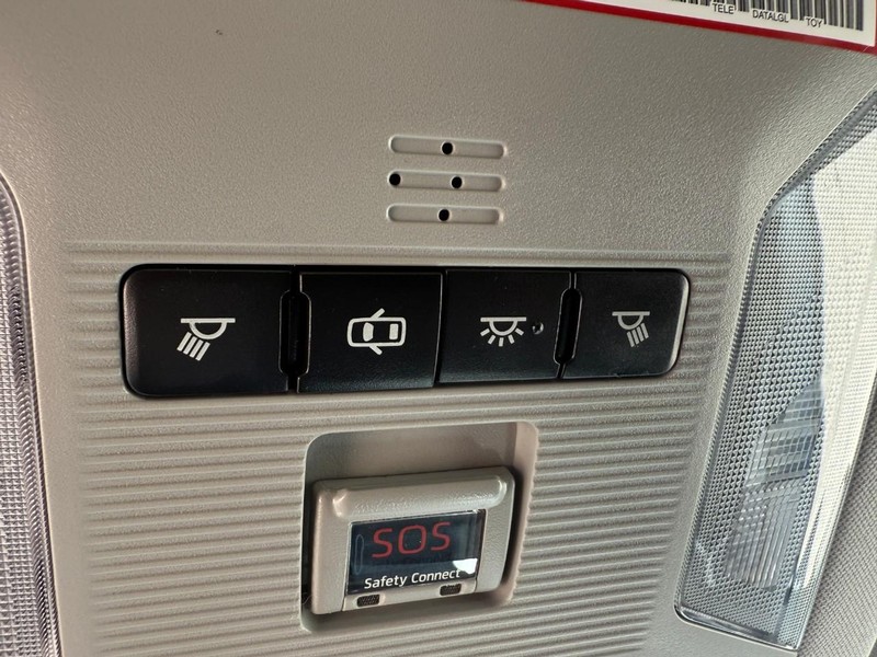 Toyota RAV4 Hybrid Vehicle Image 28