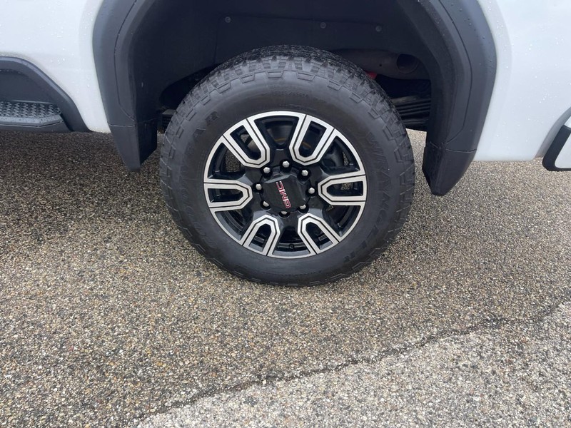 GMC Sierra 2500HD Vehicle Image 06