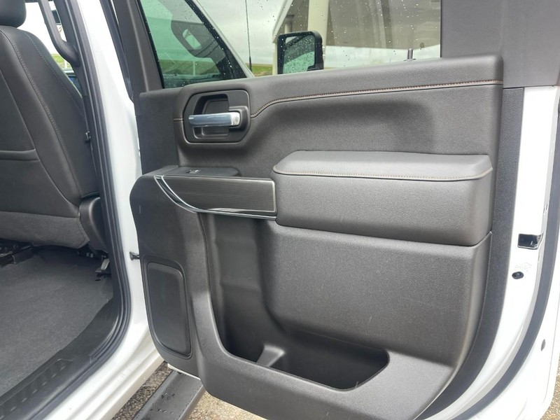 GMC Sierra 2500HD Vehicle Image 17