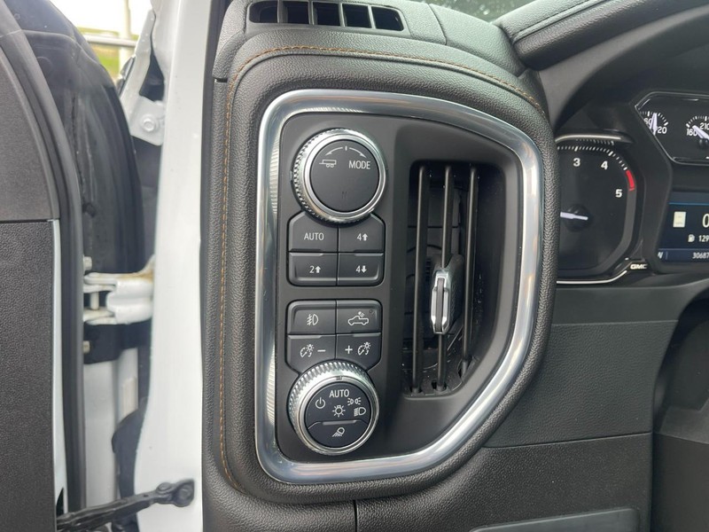 GMC Sierra 2500HD Vehicle Image 25
