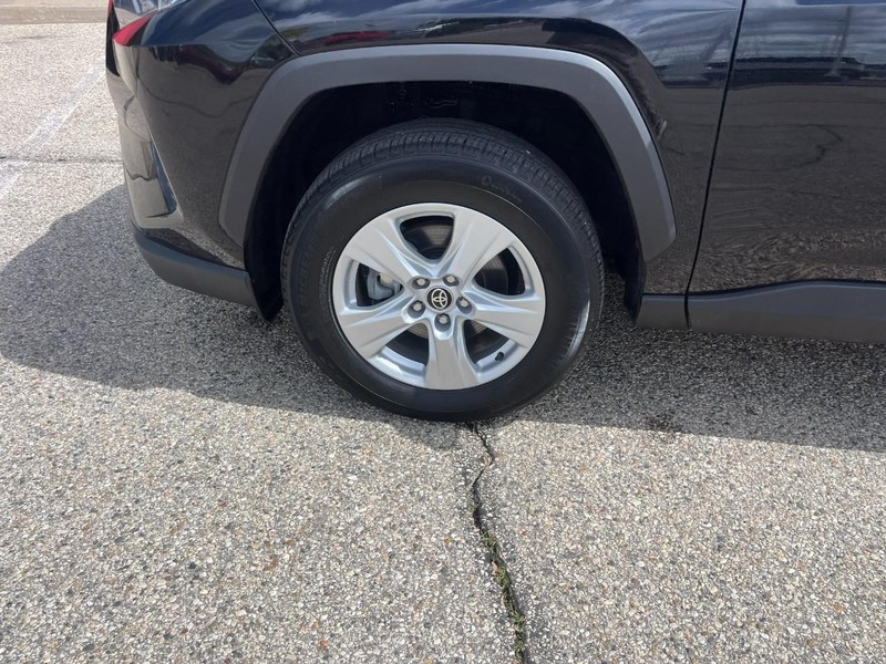 Toyota RAV4 Hybrid Vehicle Image 06